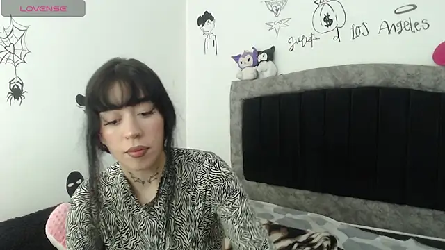 Julieta De Los Angeles online show from March 2, 8:59 pm