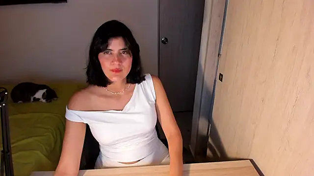 misstoya online show from May 2, 5:00 am