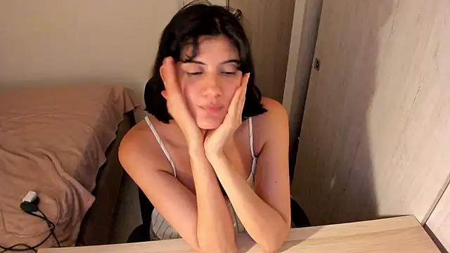 misstoya online show from June 18, 9:14 am