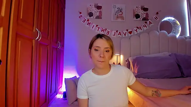 martinaaricci online show from February 17, 3:33 pm