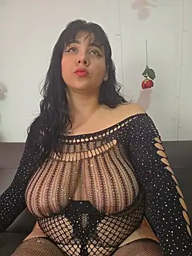 bigboobsrose1 online show from June 16, 4:19 pm