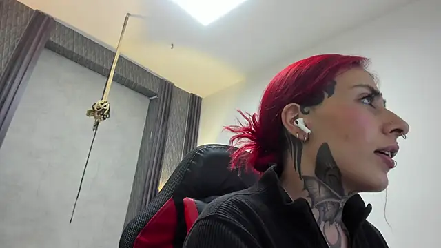 selene red  online show from June 15, 1:39 am