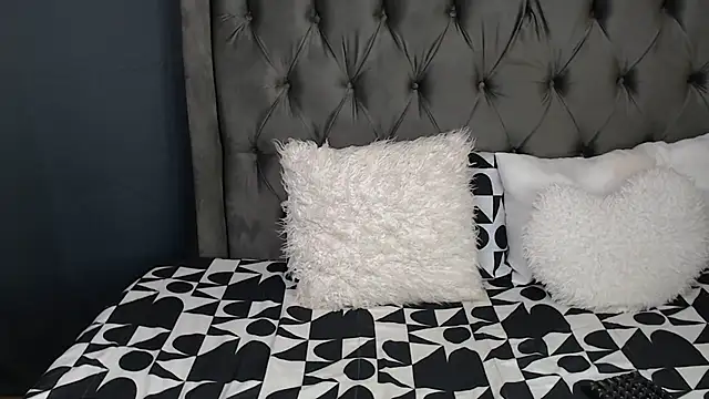 LOYAL SASHA online show from October 27, 5:30 pm