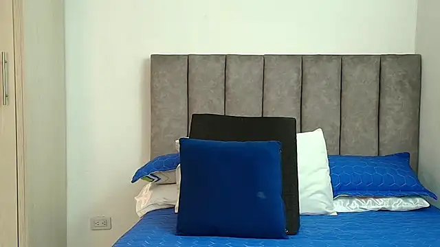 karina lewis  online show from November 6, 4:07 am