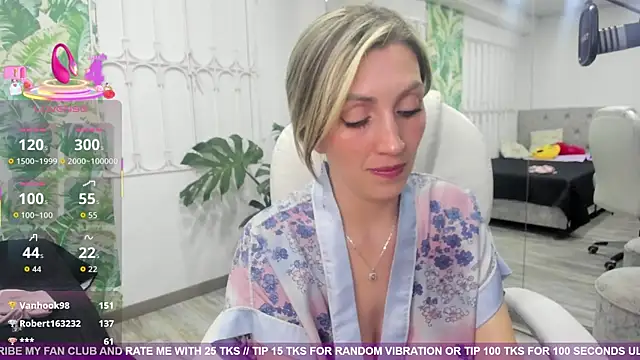 Snapshot of anny_sweet72 chatting on September 10, 1:44 pm anny sweet72 online show from September 10, 1:44 pm