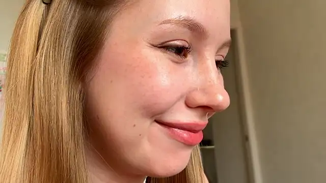 HoneyAudrey online show from May 2, 3:21 am