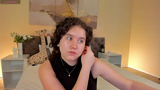 Ariella Sol online show from June 5, 1:09 am