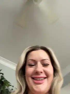 LoveShae  online show from May 4, 3:05 pm