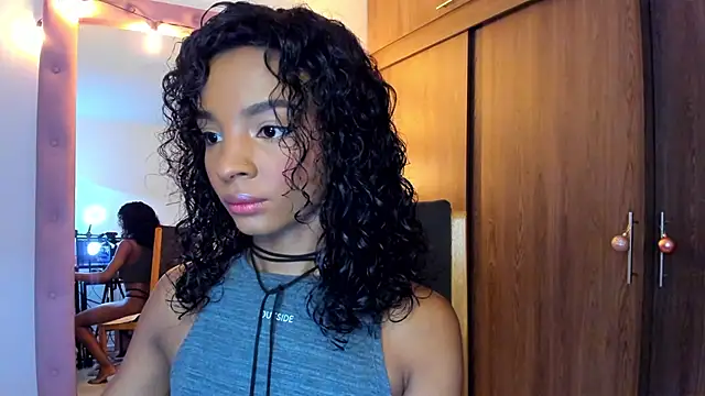 alikahouston4 online show from December 19, 7:55 am