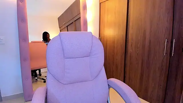 alikahouston4 online show from February 26, 1:37 am