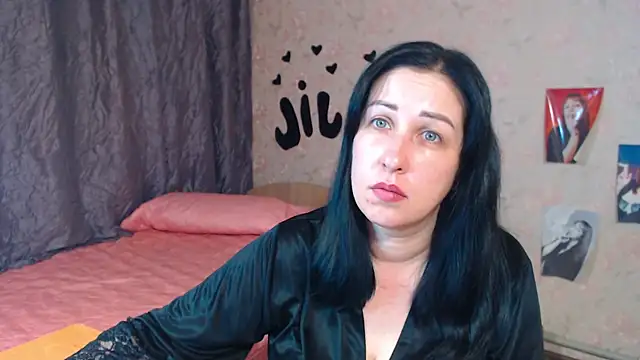 JillStevens online show from November 6, 4:07 am