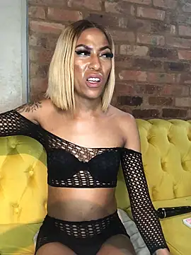 Snapshot of Kylie_Hairy_Bbc chatting on September 18, 11:25 pm Kylie Hairy Bbc online show from September 18, 11:25 pm