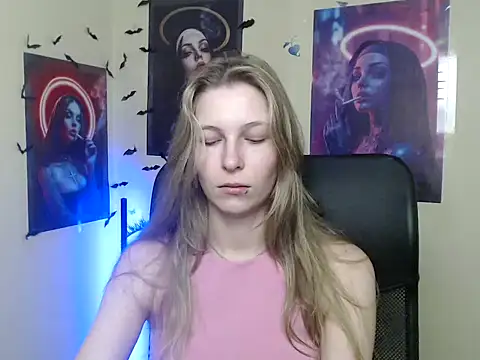 StrangerGi online show from May 19, 5:47 am