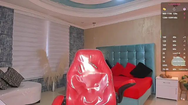 MelanieRioss online show from July 30, 1:23 pm