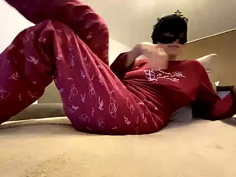 Marilou1983 online show from November 16, 9:15 pm