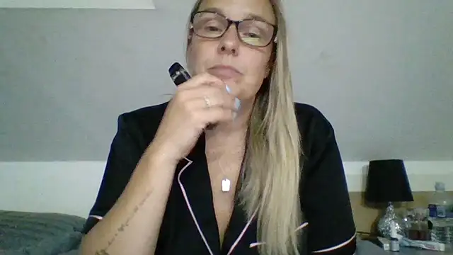 scrummymummy2 online show from August 6, 8:05 pm