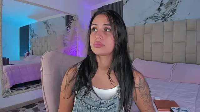 EmmaTorres  online show from April 27, 8:17 pm