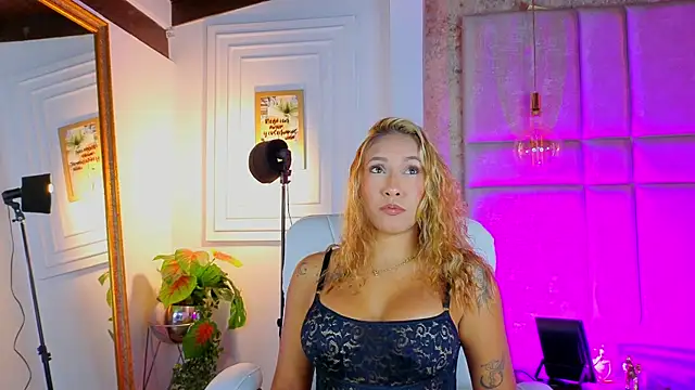 AlessiaLondon online show from July 2, 10:10 am