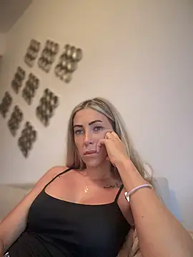 RaquelleDevon online show from July 5, 5:51 pm