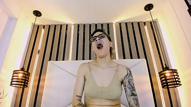 Cutie Shy  online show from February 9, 6:43 pm