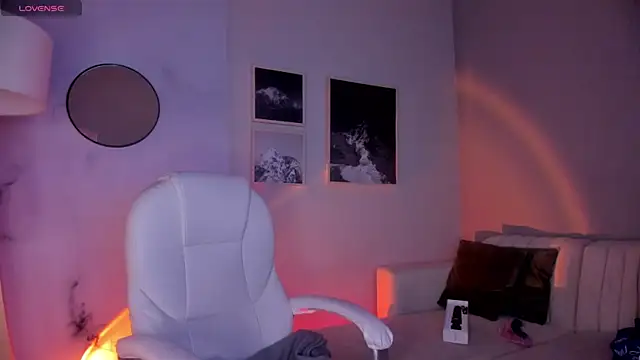 lara madisson online show from July 3, 4:51 am
