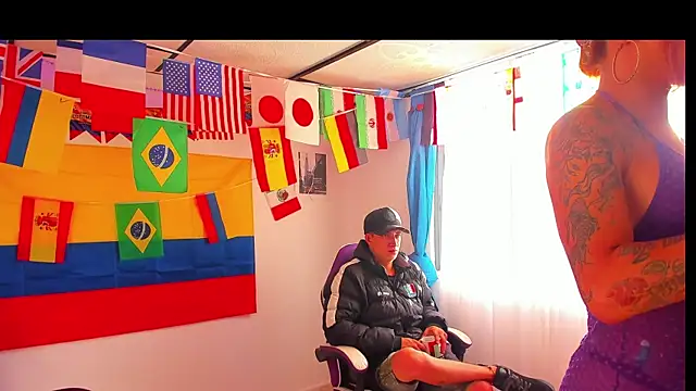 parejacaliente20154 online show from July 6, 11:37 am