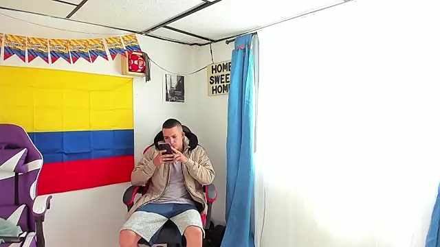 parejacaliente20154 online show from June 10, 12:04 pm