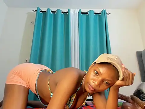 Snapshot of dolly_booty chatting on October 14, 11:24 am dolly booty online show from October 14, 11:24 am