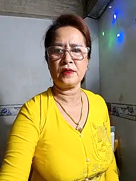 phnz online show from April 28, 2:43 pm