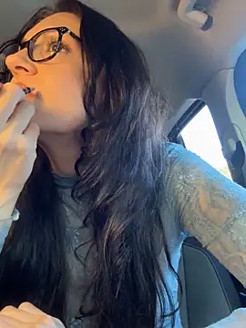 BeautifulMesss online show from October 22, 4:45 pm