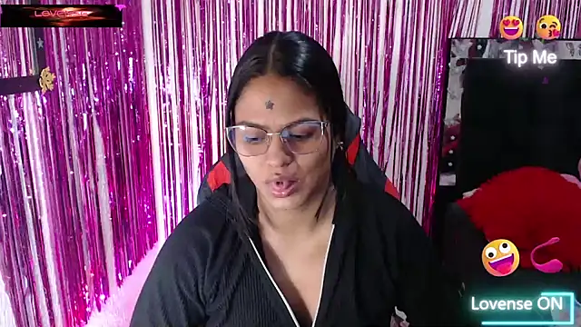 SweetAlmaa online show from August 4, 9:37 am