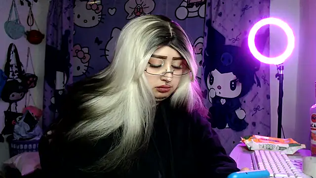lussyevans24 online show from June 12, 5:48 am