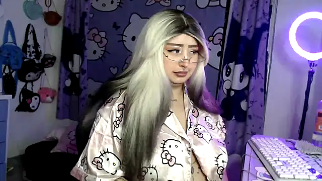 lussyevans24 online show from May 1, 3:43 am