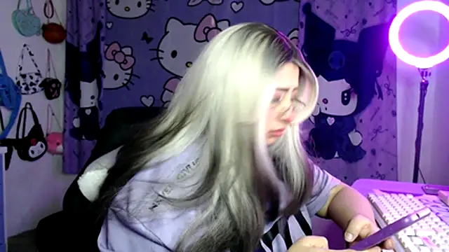 lussyevans24 online show from March 17, 5:44 am