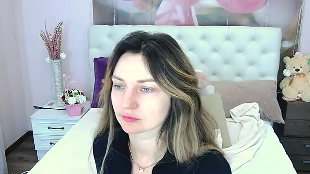 VioletUmi online show from September 29, 8:52 am