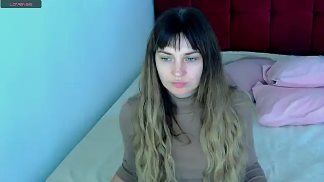 VioletUmi online show from October 16, 8:39 am