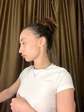 Polli Kiss online show from November 1, 8:24 pm