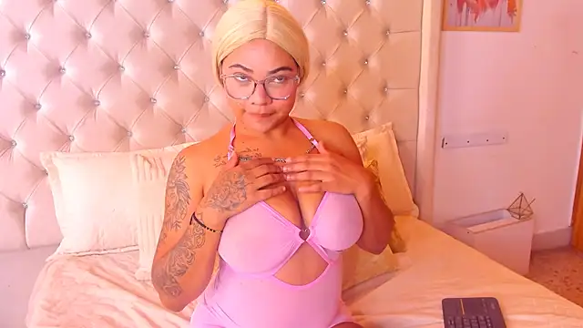 Eloisa cleavage  online show from March 18, 3:06 pm