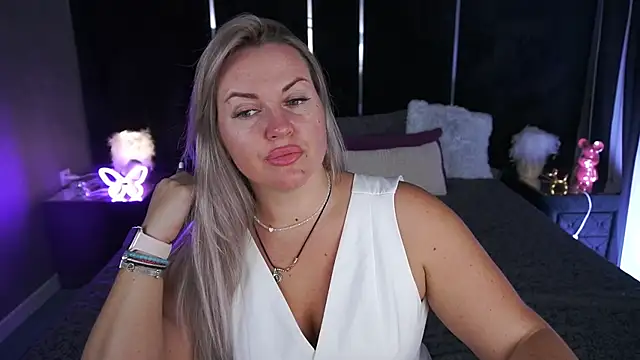 KiraCandyS online show from July 28, 8:01 pm