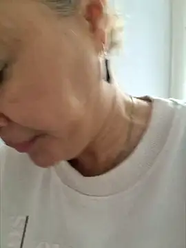 lamorbosa37 online show from January 12, 11:59 am