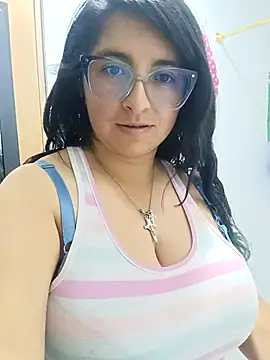 Snapshot of _Angelinaandrade_ chatting on October 22, 1:43 am Angelinaandrade online show from October 22, 1:43 am
