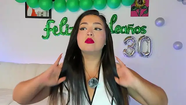 Liaah online show from November 24, 8:55 pm