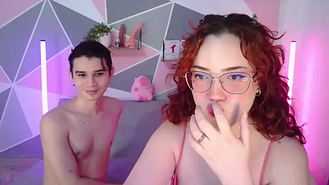 Snapshot of AndrewAnndCherry chatting on September 27, 2:08 am AndrewAnndCherry online show from September 27, 2:08 am