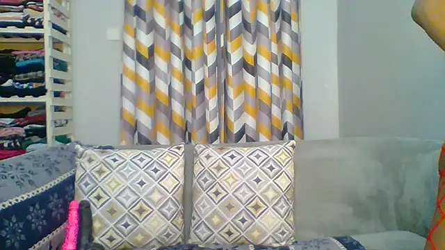 Petite 254 online show from March 16, 1:59 pm