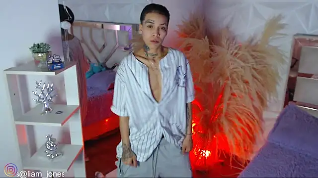 Jonesliam23 online show from February 10, 8:12 pm