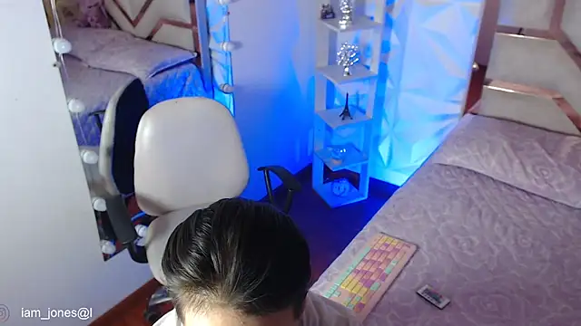 Jonesliam23 online show from April 28, 8:13 pm