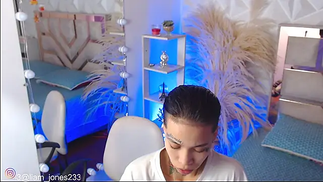 Jonesliam23 online show from November 20, 7:26 pm