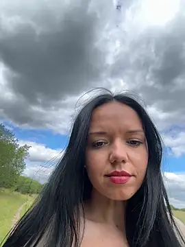 Vanesskaa online show from June 14, 2:50 pm