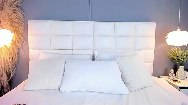 HannaKarson online show from November 8, 11:59 am