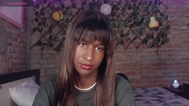 Angell Dustt  online show from March 11, 4:06 am